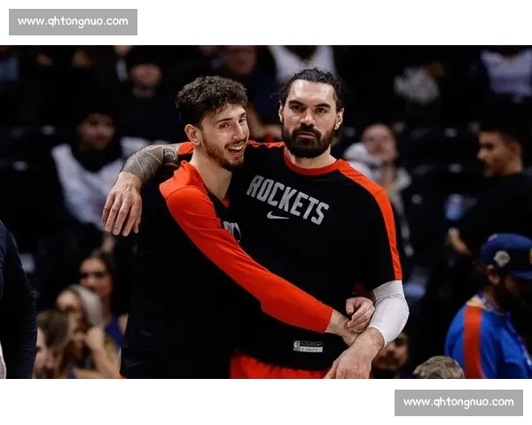 火箭 3 年 3900 万续约亚当斯 历史级篮板王留队巩固内线