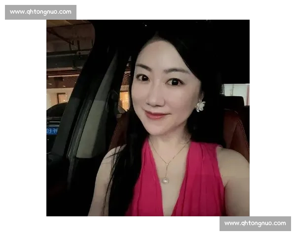 美女主持闪耀全场，中超颁奖典礼颜值担当！